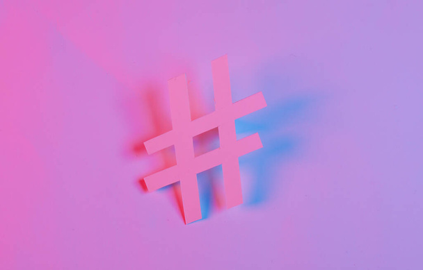Hashtag papier découpé en néon bleu rouge - Photo, image