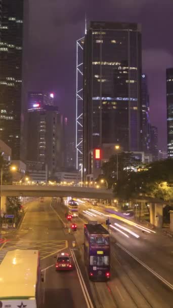 Τραμ και Αυτοκίνητα στο Χονγκ Κονγκ. Χρονικό όριο. Κάθετη βίντεο - Πλάνα, βίντεο