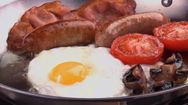 English breakfast in frying pan - Footage, Video