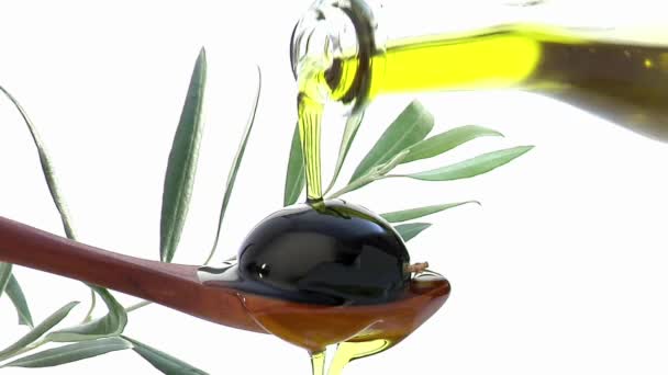 Pouring olive oil over a olive - Footage, Video