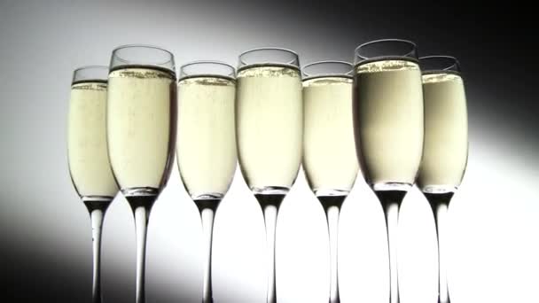 mehrere Gläser Champagner - Filmmaterial, Video
