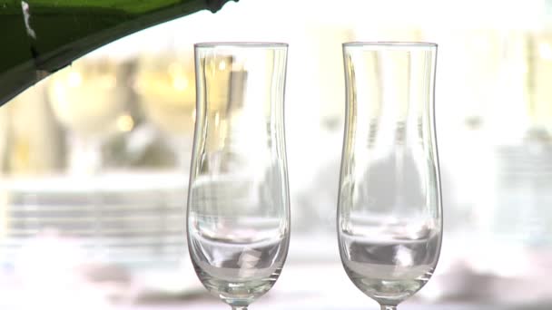 Champagner in Gläsern - Filmmaterial, Video