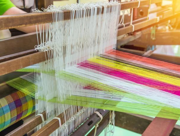 Плетение ткацкого станка и шаттла на варпе
 - Фото, изображение