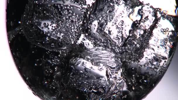 Ανθρακούχο νερό με πάγο - Πλάνα, βίντεο