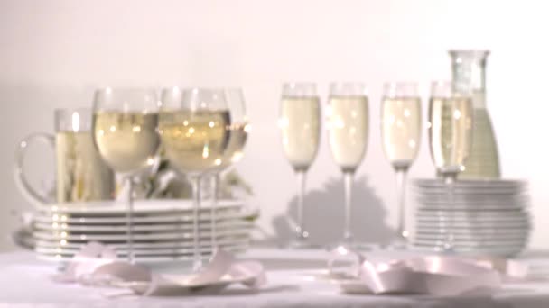 ποτήρια λευκό κρασί - Πλάνα, βίντεο