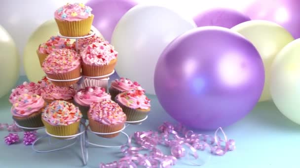 cupcakes et ballons décorés
 - Séquence, vidéo