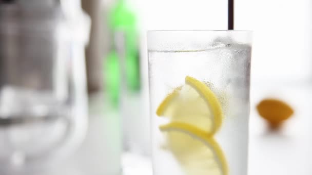 A gin and tonic being stirred - Footage, Video