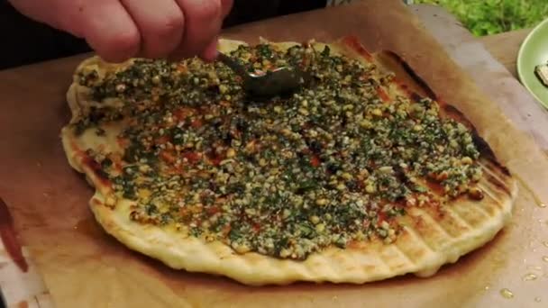 Pesto na grilla flatbread - Materiał filmowy, wideo