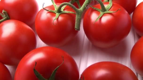 Um monte de tomates frescos
 - Filmagem, Vídeo