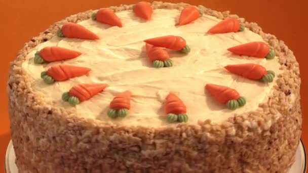 Gâteau aux carottes rotatif
 - Séquence, vidéo