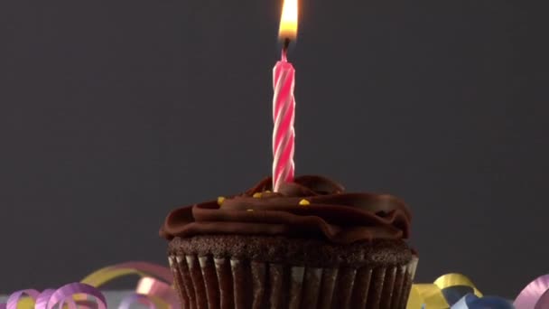 Cupcake con una candela
 - Filmati, video