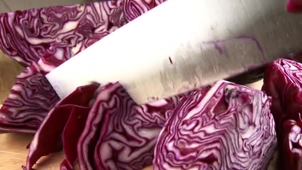 Cutting up red cabbage - Footage, Video