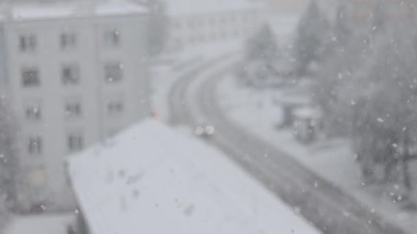 It's snowing in the big city - Footage, Video