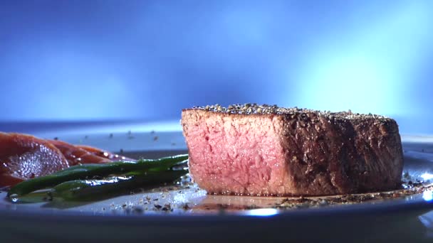 Smažené Hovězí biftek, ukazující řezné plochy - Záběry, video