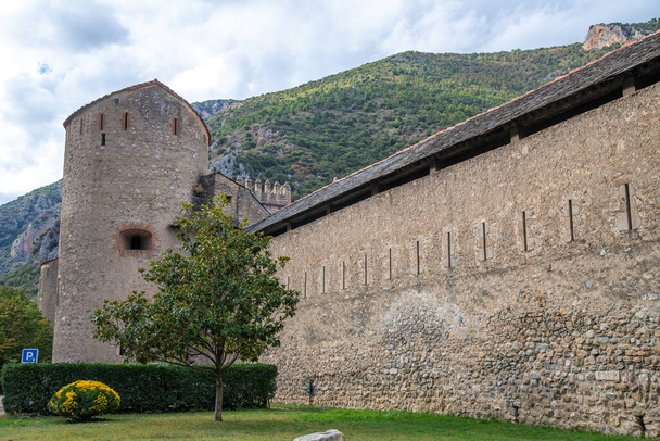 The city walls of the French town of Villefranche-de-Conflent. In the outer part of the wall you can see very wellined greenery. The wall has fireplaces and a defensive tower. - Photo, Image