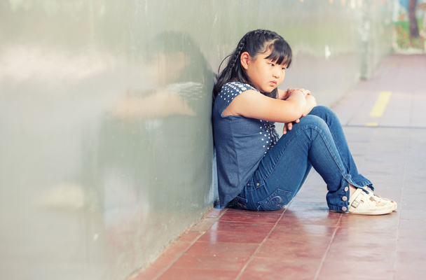 Conceito de bullying na escola primária
 - Foto, Imagem