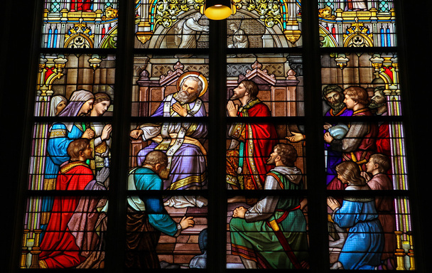 Vidro manchado do sacramento da confissão em Den Bosch Cathed
 - Foto, Imagem