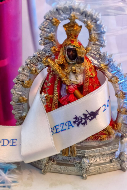 Imagem e stedal da Virgem da Cabeça, Andujar, Jaen, ornamento - Foto, Imagem