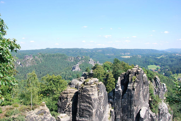 Пейзаж в горах Elbsandsteingebirge, Саксония - Фото, изображение