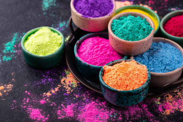 Gulal colors in bowl for celebrating Indian Holi festival - Foto, Bild