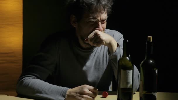 Rozhněvaný muž alkoholické - Záběry, video