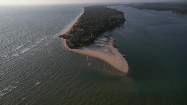 Αεροφωτογραφία πλάνα από τις πιο όμορφες παραλίες της ακτής Konkan σε Maharashtra, Drone άποψη των όμορφων παραλιών, Ινδία. - Πλάνα, βίντεο