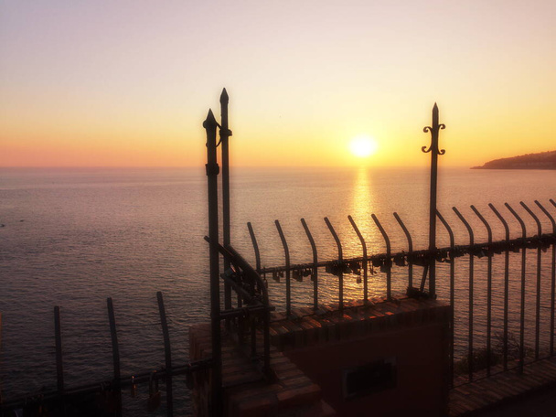 Zonsondergang van de Pen de San Cristobal, Almucar, Granada kust, Andalusië, Spanje, - Foto, afbeelding