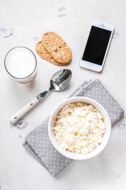 Zdravá snídaně s tvarohem, zrno cukroví, mléko - Fotografie, Obrázek