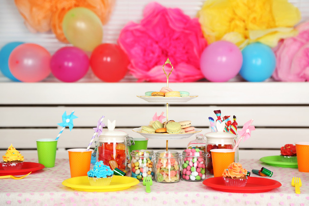 Prepared birthday table with sweets for children party - Foto, immagini