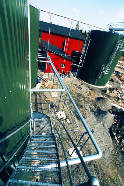 Zona industrial, dutos de aço, válvulas e escadas - Foto, Imagem