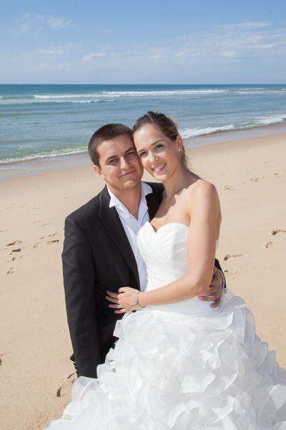 Pareja de boda en la playa - Foto, Imagen