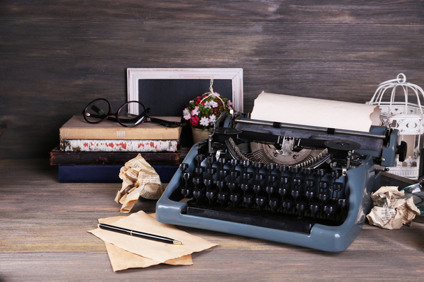 Retro typewriter on wooden background - Fotoğraf, Görsel