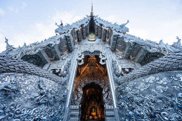 CHIANG MAI, THAILAND - 2022. március 22: Az Ezüst Templom Sri Suphan templomban, Chiang Mai tartományban. - Fotó, kép