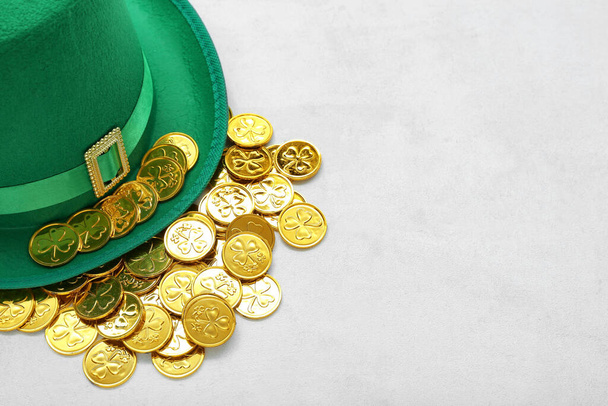 Leprechaun hat with coins on white grunge background. St. Patrick's Day celebration - Φωτογραφία, εικόνα