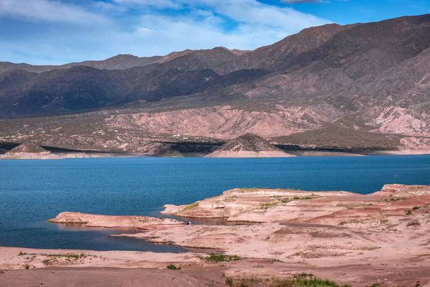 Dam Potrerillos víztározó (Embalse Dique Potrerillos), Mendoza, Argentína - Fotó, kép