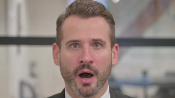 Gros plan de Shocked Face of Middle Aged Man - Séquence, vidéo