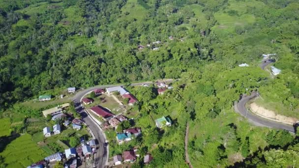 Aldeia aérea em torno de Moni Village perto do Parque Nacional Kelimutu em East Nusa Tenggara, Indonésia.  - Filmagem, Vídeo