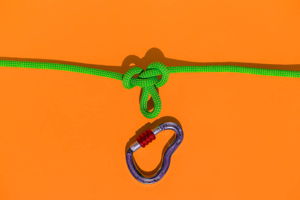 two ropes with secure knots are connected by a carabiner. Equipment for rock climbing and mountaineering. reliable connection. Safety rope. concept of reliability and strength. - Φωτογραφία, εικόνα