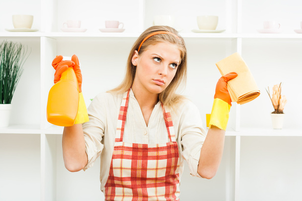 housewife is tired of cleaning - Foto, Imagen