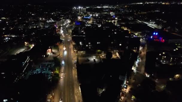 Nagylátószögű időeltolódás a brit autópályákról és a Luton városon áthaladó forgalomról - Felvétel, videó