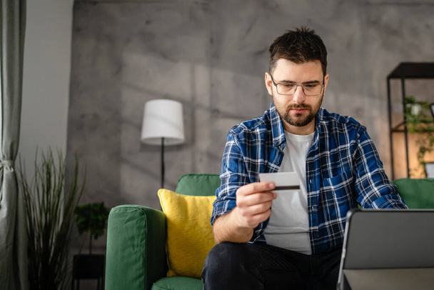 Man caucasian male online shopping use digital tablet hold credit card - Φωτογραφία, εικόνα