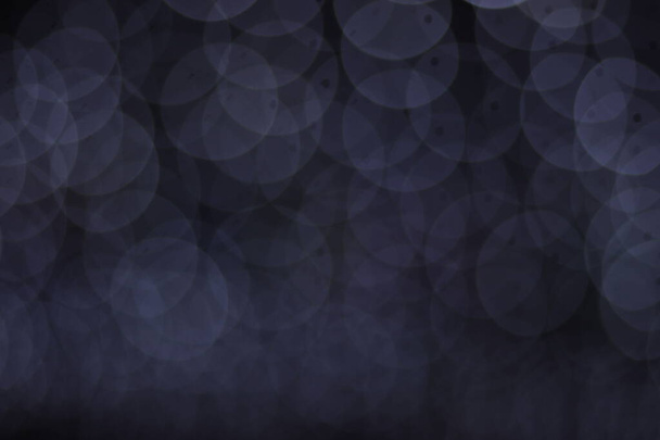 Абстрактний круглий боке фон різдвяного світла на чорному тлі. - Фото, зображення