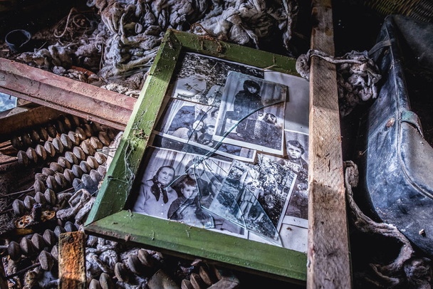 Chernobyl Zone, Ukraine - September 30, 2014: Photographs in old cottage in abandoned Stechanka village in Chernobyl Exclusion Zone - Foto, Imagen