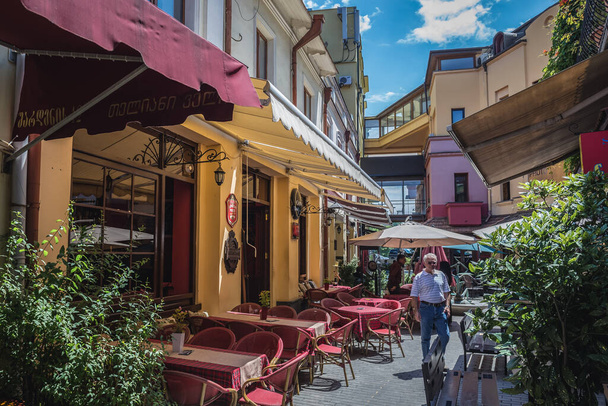 Tiflis, Georgien - 18. Juli 2015: Bars in der Jan Shardeni Straße in Tiflis - Foto, Bild