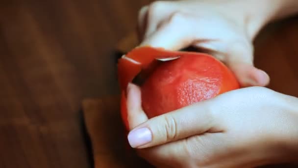 Woman Make Rose With Tomato - Filmmaterial, Video