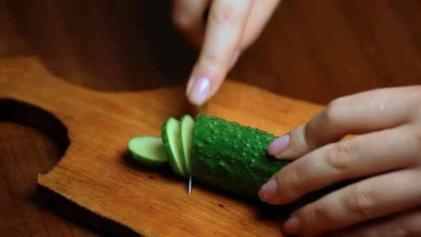 Hand Cuts Cucumber Rings CloseUp - Video, Çekim