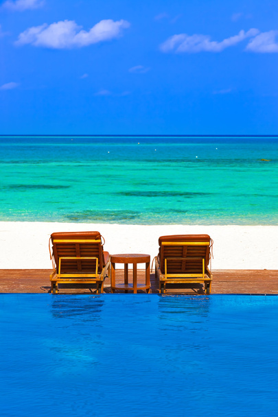 Leżaki na plaży Malediwy - Zdjęcie, obraz