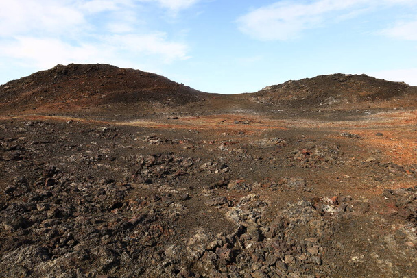 Видова точка від Лейрнхура, який є активним вулканом, розташованим на північний схід від озера Миватн у вулканічній системі Крафла, Ісландія  - Фото, зображення