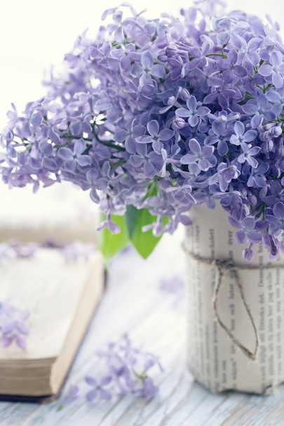 Kimppu violetti lila kevään kukkia
 - Valokuva, kuva