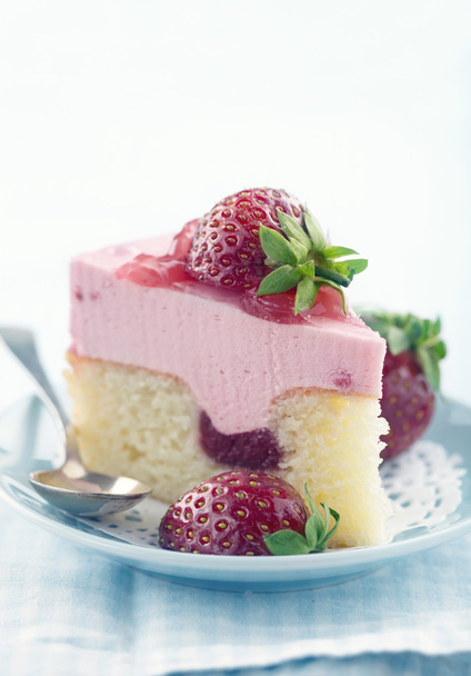Κομμάτι κέικ φράουλα - Φωτογραφία, εικόνα